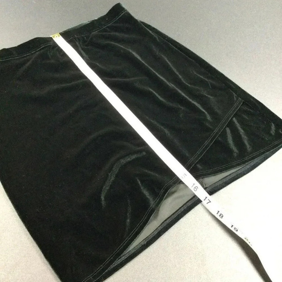 Hollister Womens Black Velvet Pull-On Stretch Overlapped Mini Skirt Size Small - Picture 5 of 10